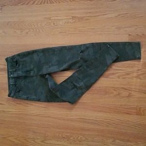 American Eagle Destressed Camo Jegging (Juniors Sz 00)